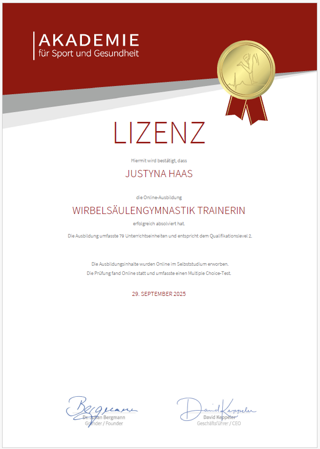 Stapel von Berichten auf dem Tisch